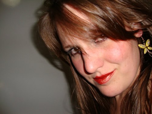 Mulher do Adrien, mamãe do Germano e do Bernardo, Formada em Comércio Exterior!!! Feliz