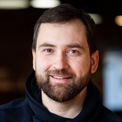 Основатель @madrobotsru. Гик. Отец. Мечтатель. Предпочитаю считать, что разбираюсь в маркетинге и гаджетах. Singularity is near, but it is uncertain.