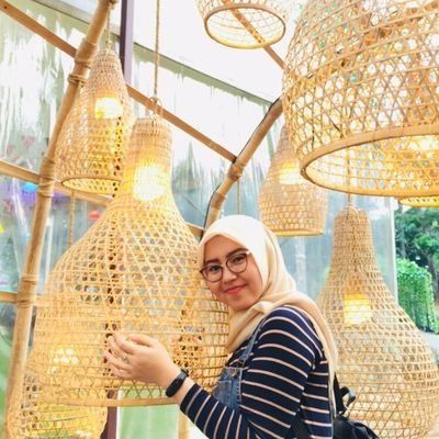 shirleyatika's profile picture. Spendoe - Smantri - Ekonomi Unand 

                       Owner : shirley florist 🌷