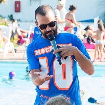 musicista, intrattenitore e amante del trash