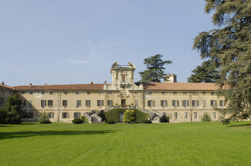 Il Castello di Rivara, sede dell’ottocentesco cenacolo di pittori della Scuola di Rivara, è un Museo d’Arte Contemporanea situato a 30 chilometri da Torino.