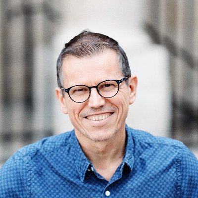 Consultant-coach en management, auteur et conférencier, Hervé contribue à la croissance durable des personnes et des organisations par la coopération positive.