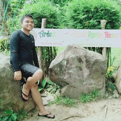 Luckytheweird's profile picture. @justinbieber followed 9/12/16

           ARLEE JONE A. RAMOSO a high school graduate soon to be a college graduate then unemployed. 

@arleejone