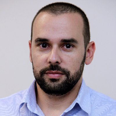 Diretor de Redação no Grupo Sinos, em Novo Hamburgo/RS. Antes, Gazeta Grupo de Comunicações, em Santa Cruz do Sul.