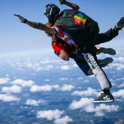 Want an extreme thrill? Then come to Skydive Indianapolis— the largest drop zone in the state with expert, professional instructors. Come take the leap with us!