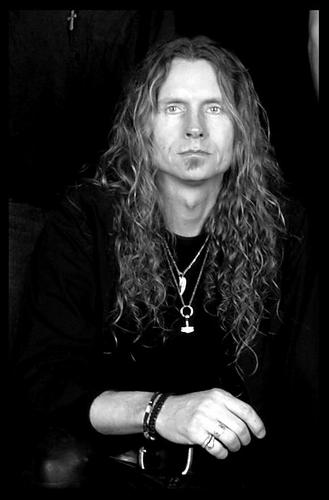 Singer/vocalist with hard rock, metal, neoclassical metal and bluesrock as passion. -