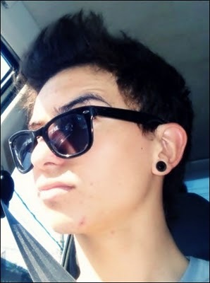 hU.Uh(sou palhaço msm! tem alguma coisa contra?) se tiver nao to nem ai o q importa e ser feliz!UHHH dhaushduasda
