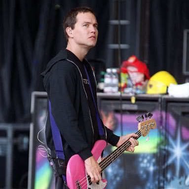 Philistine Dipshit. ACAB. Back on twitter just to interact with Blink-155. sry. ¯\_(ツ)_/¯