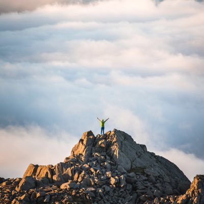 UK Landscape Photographer based in Wales. Qualified Mountain Leader. Runs workshops. Loves adventures, vanlife, wild camping and living on our narrowboat.