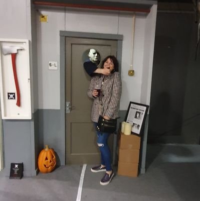 SuperMilbs's profile picture. Nothing too personal or opinionated... Boring? ... Live music is my happy place. 80s baby 90s kid 😁 wife to 1🧔🏼 mama to 3 👧🏼🧒🏼🧑🏼