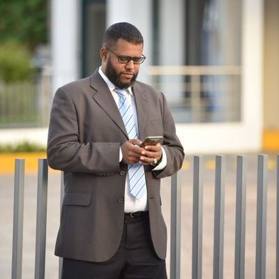 AuvisR's profile picture. 