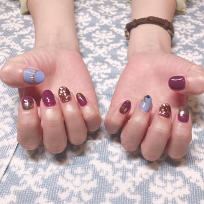 ラメール お好きなデザイン5500円💅駐車場完備☘️子供2人の母👩‍👦‍👦ペットなし😺自宅のリビングでネイルをさせて頂きます。子連れ可✨お問い合わせDMまで。オフ一本110円。 スカルプオフやってません。美容師免許あり。基本ネイル課程卒業。