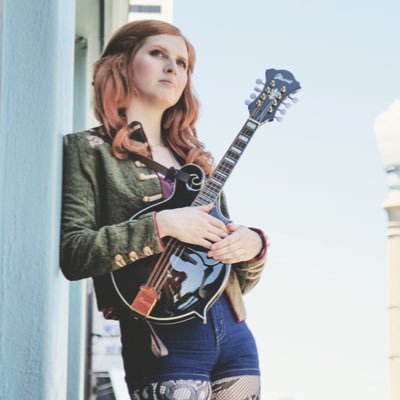 Fantasy Folk-Rock Artist 🌈🦄 Costume Creator 🏰 Adventurer 🧙🏻♀️🦋 Ravenclaw 🦅 Capricorn 🧚♀️ Kitty Mom