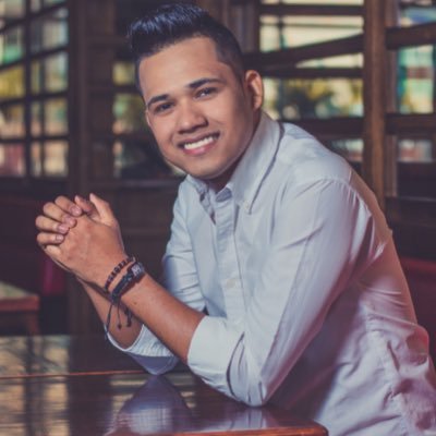 • Pa’ tu mundo yo saco una visa solo por tu risa • 🇨🇴- 🇪🇨 🇪🇸 🇮🇹 🇵🇦 🇲🇽 🇻🇪 🇵🇪 Bass/Guitarman 🎸/singer 🎤 El milagro de mi vida 🚀🌙