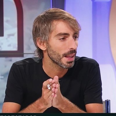 Periodista i crític de teatre. Les opinions són personals (per definició). Perfil oficial (no tinc prou categoria per tenir-ne cap de fake). IG: @xavipardog