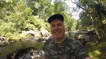 'Dyn yr afon' - 'The river man'
Ffotograffydd, naturiaethwr ac addysgwr - Photographer, naturalist and educator.