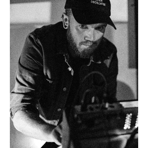 Electronic Artist , Live Performer & DJ
Gynoid Audio / RLSD / Counter Pulse / Translucent