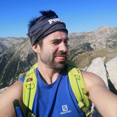 Profe, economista crític ✊, alpinista i escalador, pare i alguna cosa més si el dia donés per més...