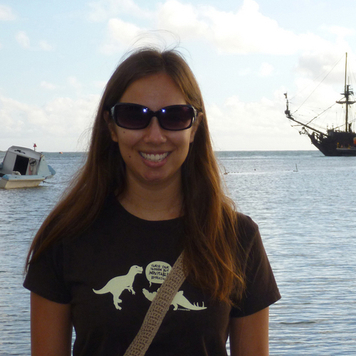 I'm a geeky grad student studying oceanography in Hawaii. I love fantasy and sci-fi movies, TV shows, books, and games. And I have a blog.