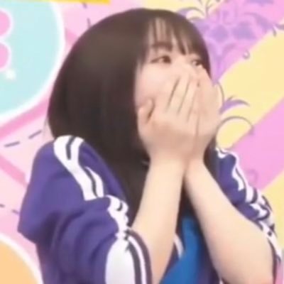 乃木 カズ丸 On Twitter 唐揚げが大きいのか飛鳥ちゃんの顔が小さいのか 永遠の謎 齋藤飛鳥