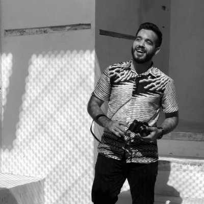 RAYAN SAFADI | ريان صفدي
معماري | يبحث | يحلل | يلتقط | يصمم | ينفذ |
🎓 ماجستير عمارة
📍جدة