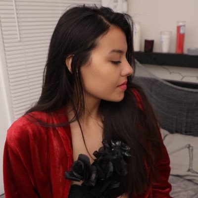 Colombian born, LA based • Assistant Director + Creative Producer • I love spooky things, film and humans having human rights.