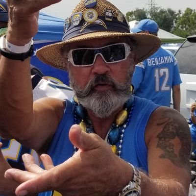 Stones Por Vida/4eva 🇺🇸#ArmyVet🇺🇸 #LADodgers #DHBC #Chargers #FightOn Aztecs Lakers61 #Razorbacks #UCSDAlum Loyal American w Mexican roots. Follow your ❤️