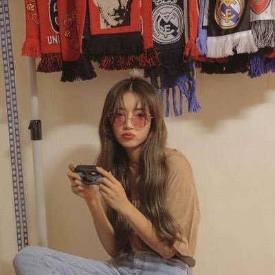 JustRandomonly's profile picture. Follow back, please!