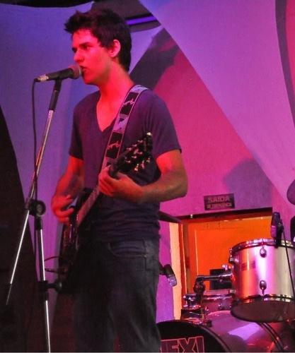 integrante da banda truesense

http://t.co/kqEkqSekzC