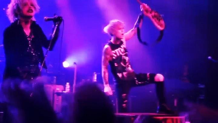 Miileninha13's profile picture. From CHINA SHANGHAI RAZOR L.Guitar My Twitter