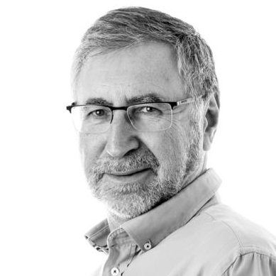Ph.D. en Periodismo por la Complutense. Ex redactor jefe de Expansión y El Mundo. Ahora por libre, De Cartagena. No debato con quien creo que no se identifica.