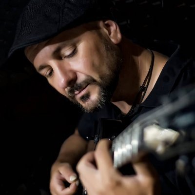 ⢠CHARLY EL DUENDE ⣠Cantautor de Flamenco Pop & Rock Blues
#charlyelduende #cantante #flamencopop #canciondeautor
Contacto: contratacion@charlyelduende.com