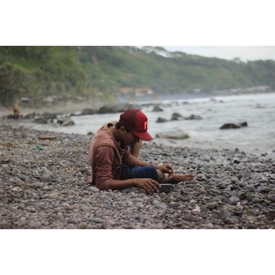 riyhan112's profile picture. maju mundur okeh