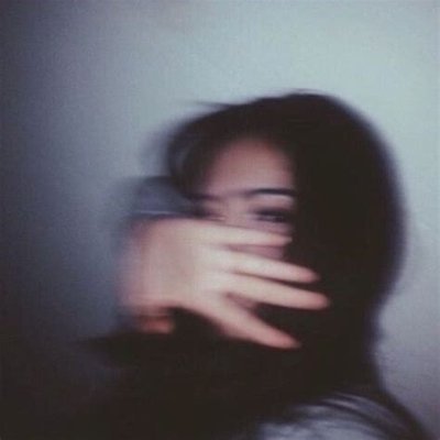 useLessin_valor's profile picture. w e a k, s o r r y.