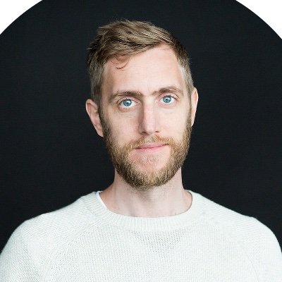 Tidigare presschef för S i Europaparlamentet. Pappa, make, socialdemokrat och MFFare. Upptäcker numera Köpenhamn. Allt stöd till Ukraina!
