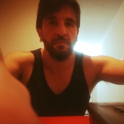 PabloTolosa9's profile picture. Actor. Máquina de decir y escribir pelotudeces.