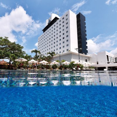 南の島、沖縄県石垣島にあるホテル。アーバンリゾートテイストの館内は、ご宿泊のお客様はもちろん、ビジターのお客様が