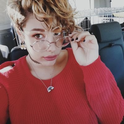 Fat/20 years old/Bisexual/Feminist
🌈In a society that profits from your self doubt, liking yourself is a rebellious act🌈