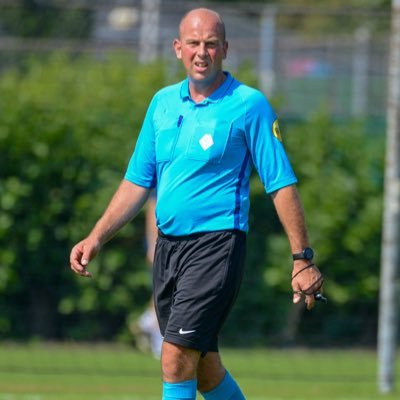 melkveehouder,3 Lely A4,voetbal en Wedstrijdzaken vvstrijen, hardlopen,knvb-scheidsrechter,3 prachtige kids#🚜🚜