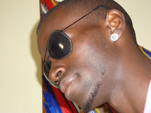 douglas_apa's profile picture. todos os dias peço apena saude para continuar vivendo da arte. sou escravo do trabalho e jamais serei refem do sucesso