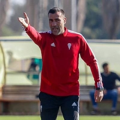 EX Entrenador del Nàstic

➡ 
👋 Benvingut a Tarrago.

Yo salvé al Cádiz de tercera
(Fake)(parodia)