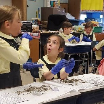 Las Escuelas Católicas de Boston ofrecen una educacion excelente y un ambiente seguro y acogedor.