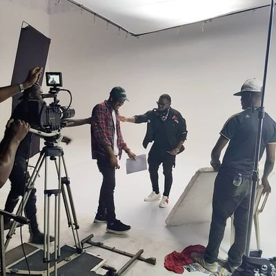 iam@_officicall Adonis. I'm a film movie🎥 📀 and music video producer 🖥️⌨️ WhatsApp 📞+2348060134747. or 📲09010777688
🎬📹 musicians and all others