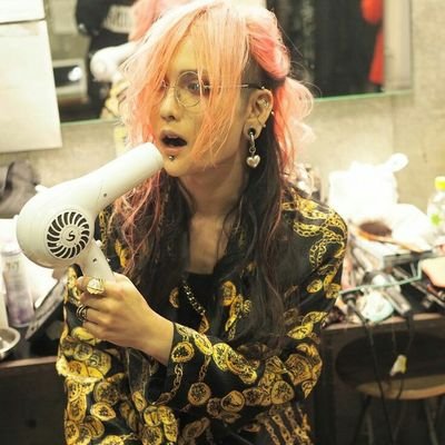 s_aizakku's profile picture. depressão faz mal gente por isso o ministério da saúde adverte, se matem 😎🖒