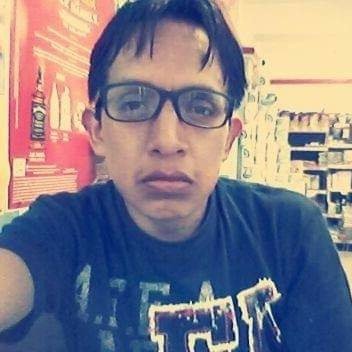 Soy como el naufrago del alma vivo me hundo, muerto floto.