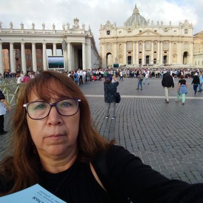 fue estudiante, universitaria, unam, servidor publico y ahora nada y mucho mas