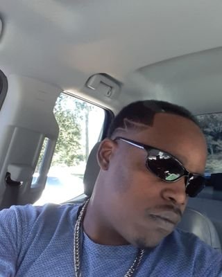 I'm single now and I'm 25year old and I'm looking for a woman and a girlfriend too and follow me on snapchat and my snapchat name is courey231
I love to dance