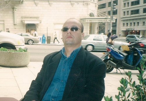i m lively outgoing..and positive person who likes to meet new people..i m honest and ful of life..
