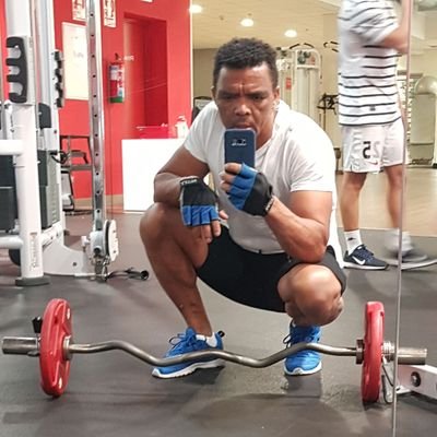 yorlly32's profile picture. Lo difícil de hace, lo imposible se intenta.