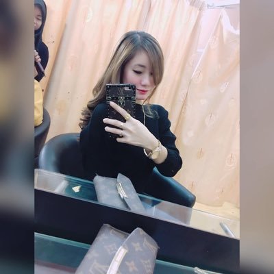 esyapinky92's profile picture. agent vsl kl WhatsApp for order 01114256761 . nak cantik nak flawless cari esyapinky ✌🏻❤️